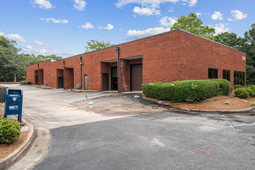 More Photos Of 2046 W Park Pl, Stone Mountain Unknown For Lease