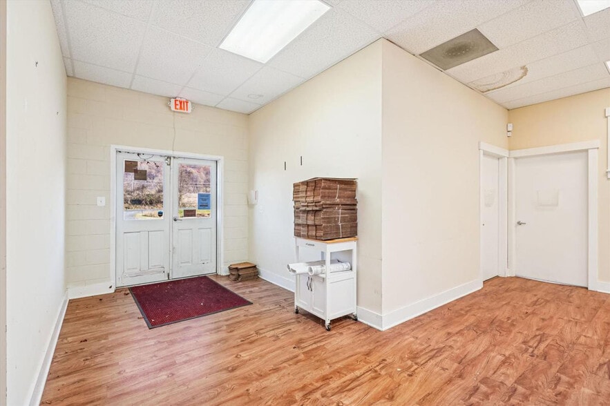 More Photos Of 113 Aileen Rd, Flint Hill Warehouse For Sale