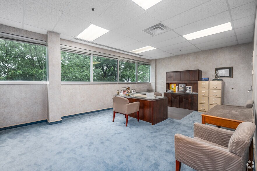 More Photos Of 10755 York Rd, Cockeysville Office For Sale