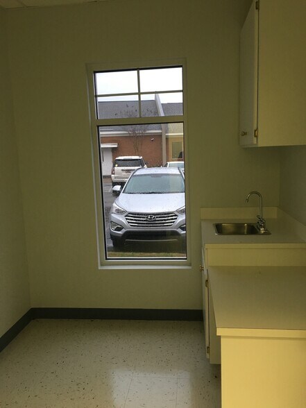 More Photos Of 4780-4782 Woodmere Blvd, Montgomery Medical For Lease