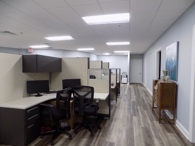 More Photos Of 600 Enterprise Dr, Oak Brook Medical For Lease