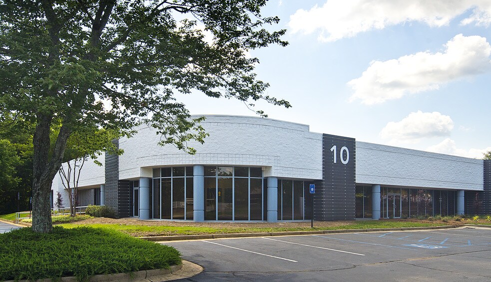 More Photos Of 10 Mansell Ct E, Roswell Unknown For Lease