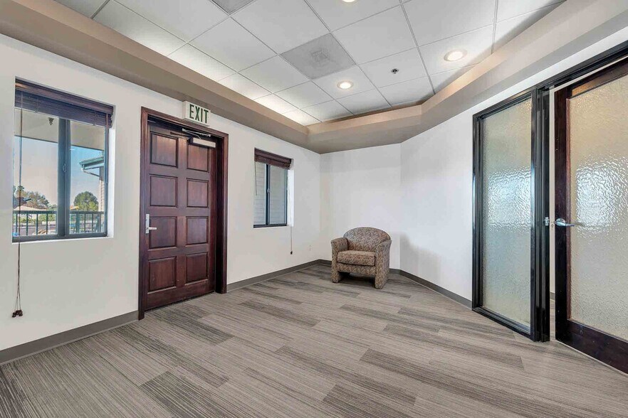 More Photos Of 1755 Erringer St, Simi Valley Medical For Lease