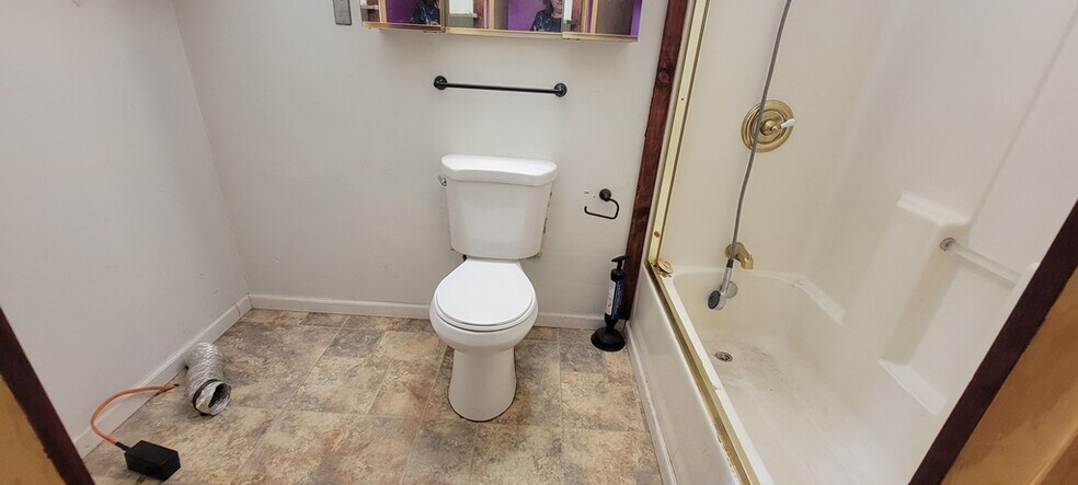 More Photos Of 325 N Main St, Liberty Flex For Lease