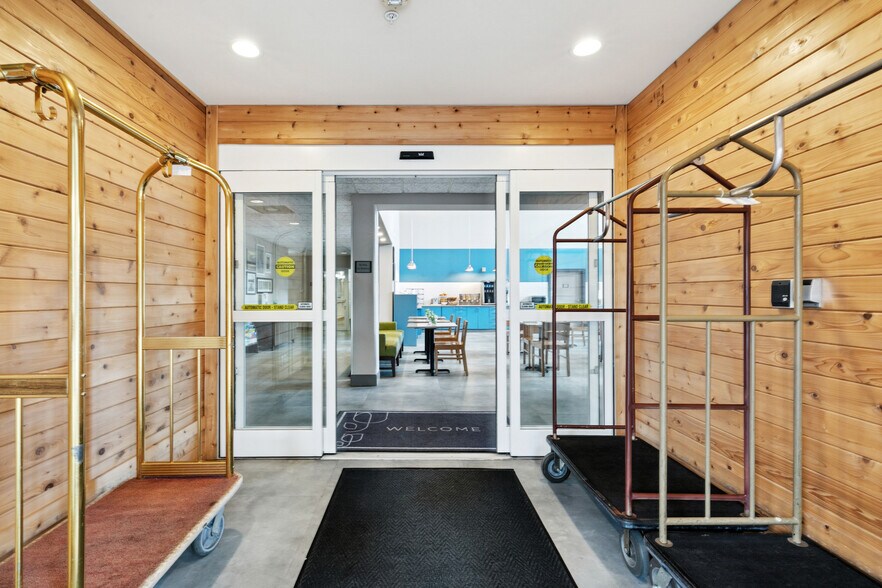 More Photos Of 130 Holiday Blvd, Covington Hotel For Sale