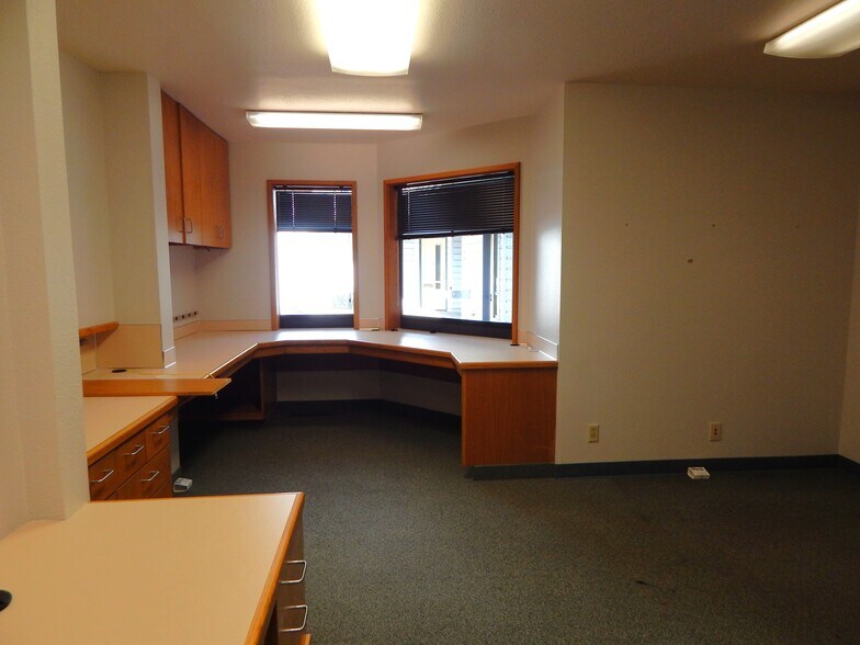 More Photos Of 272 Medical Loop, Roseburg Office For Sale