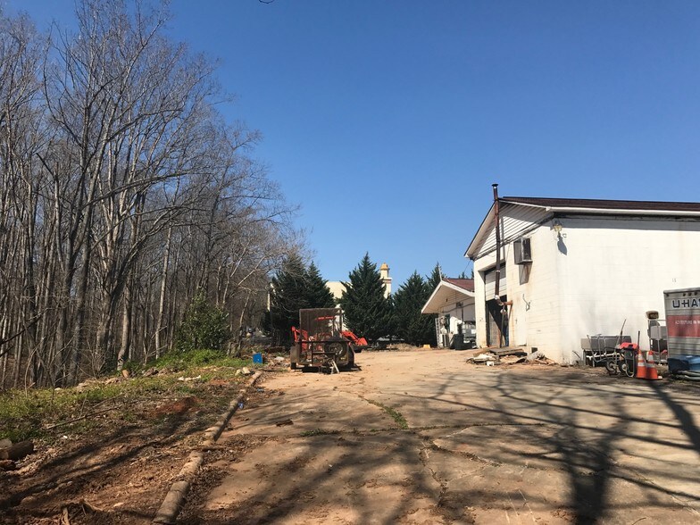 More Photos Of 400 E Dixon Blvd, Shelby Freestanding For Sale