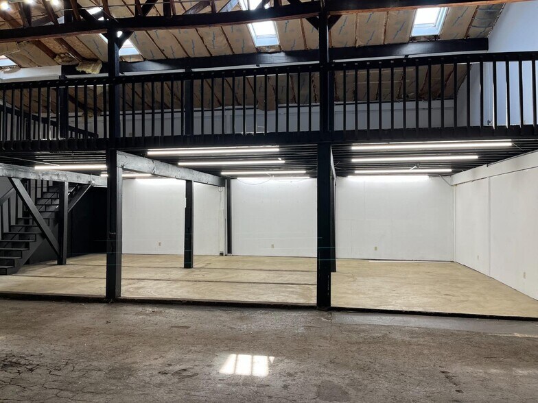 More Photos Of 505 Grant Ave, Chesterton Distribution For Lease