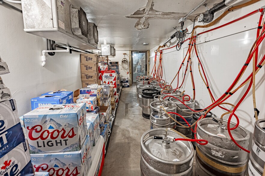 More Photos Of 310 Lake St, Wilson Hotel For Sale