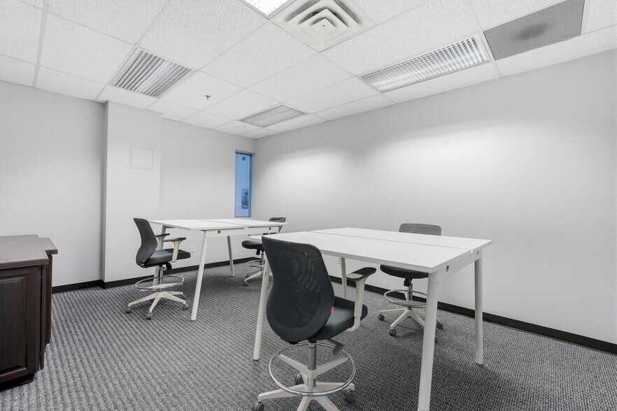 More Photos Of 3401 E Harbour Dr, Phoenix Light Manufacturing For Lease