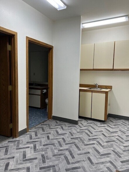 More Photos Of 4206 Main St, Union Gap Office For Lease