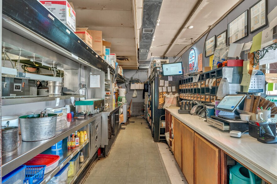More Photos Of 601 Arizona Ave, Holton General Retail For Sale