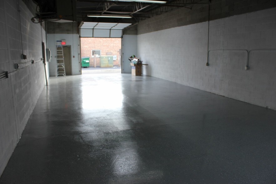 More Photos Of 1201-1219 Paramount Pky, Batavia Warehouse For Lease