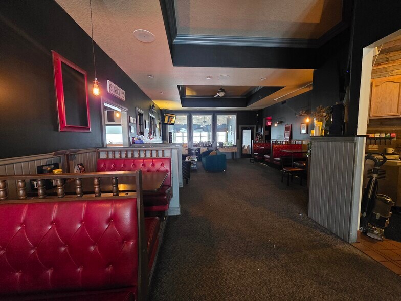 More Photos Of 4466 Horseshoe Bend Pky, Village Of Four Seasons General Retail For Sale