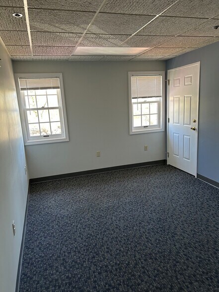 More Photos Of 4 S Main St, Ipswich Storefront Retail Office For Lease