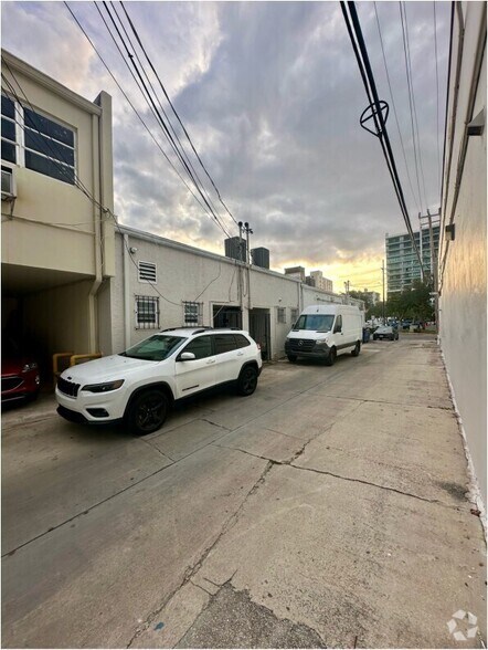 More Photos Of 3309 NE 33rd St, Fort Lauderdale General Retail For Lease