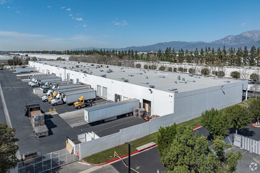 More Photos Of 1505 S Dupont Ave, Ontario Warehouse For Lease