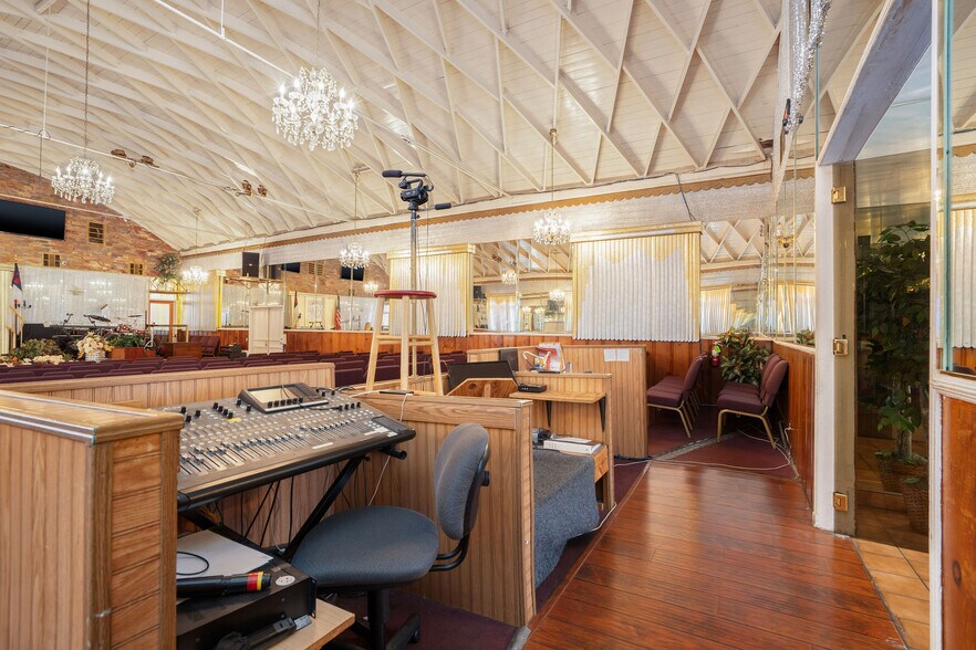 More Photos Of 8461 S San Pedro St, Los Angeles Religious Facility For Sale