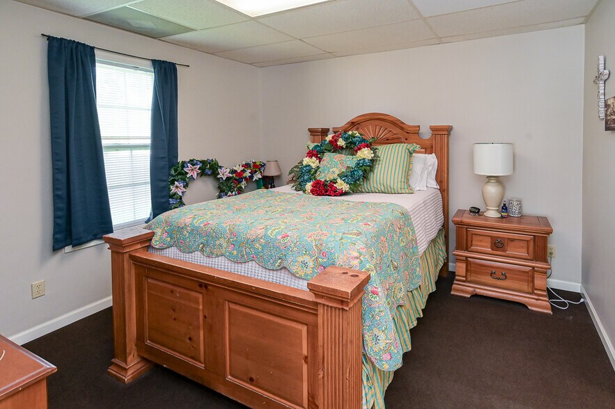 More Photos Of 799 Whitthorne St, Shelbyville Hospitality For Sale