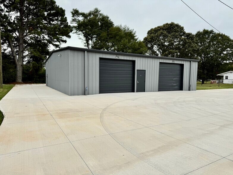 Primary Photo Of 1714 Circle Rd, Easley Warehouse For Sale
