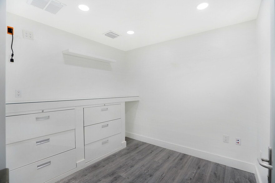 More Photos Of 10200 NW 25th St, Doral Light Distribution For Sale