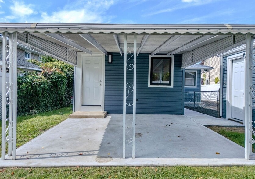 More Photos Of 776 Hempstead Ave, West Hempstead Specialty For Sale