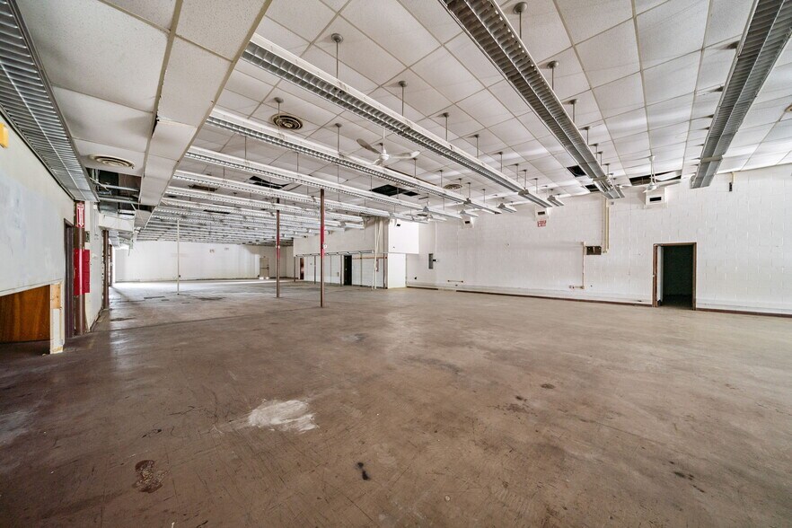 More Photos Of 7503 Harlow Dr, San Antonio Freestanding For Lease