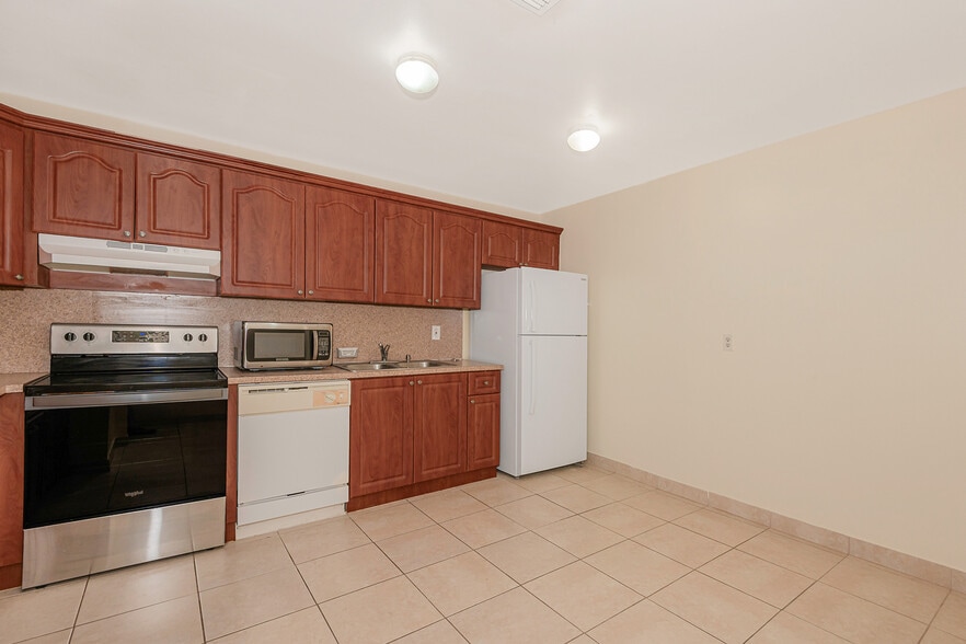 More Photos Of 4063-4065 SW 51st St, Fort Lauderdale Apartments For Sale