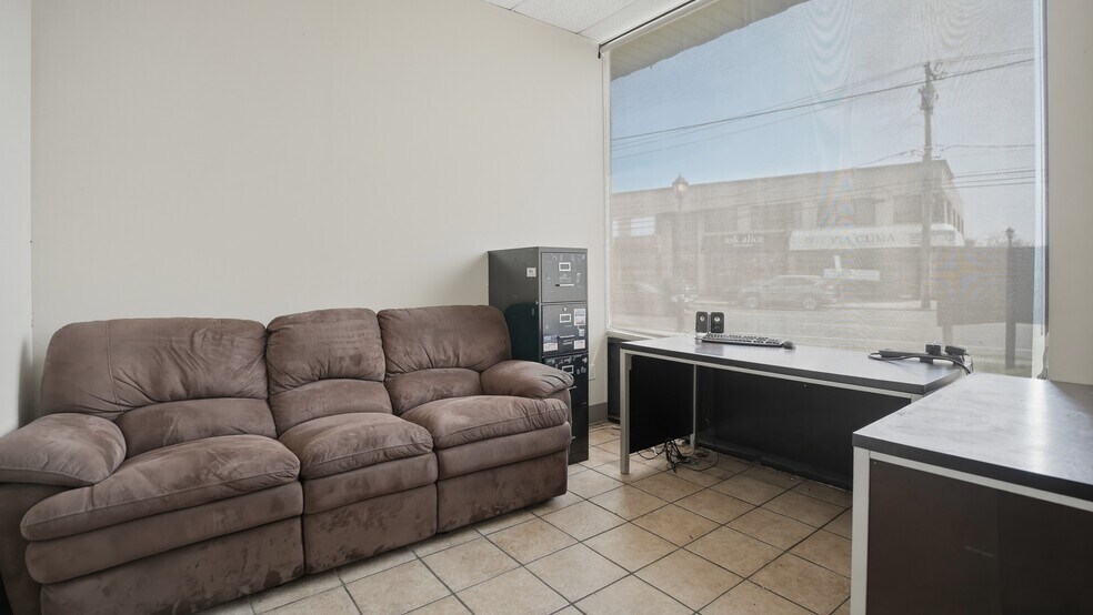 More Photos Of 2882-2904 Long Beach Rd, Oceanside Freestanding For Lease