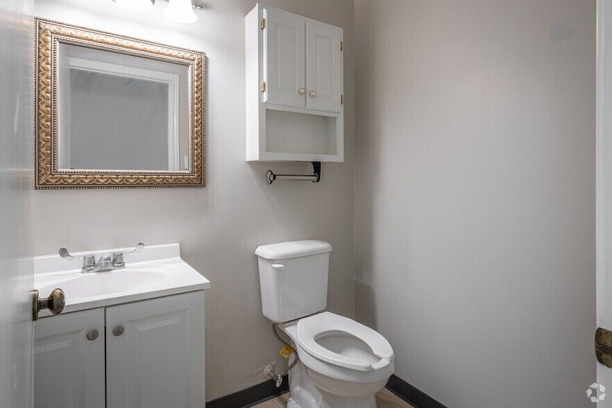 More Photos Of 333 N Rivershire Dr, Conroe Office For Lease