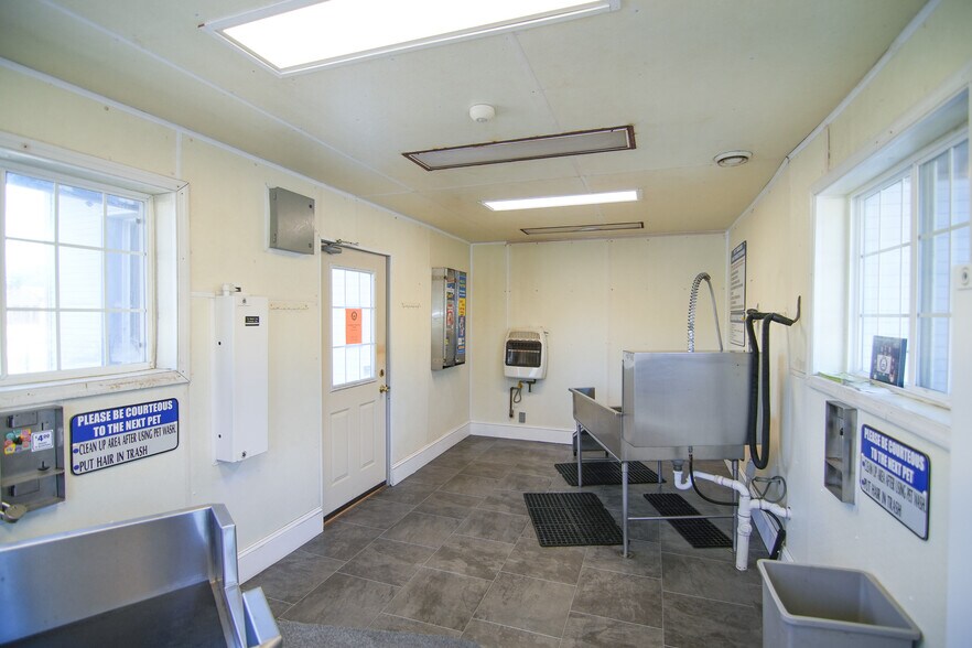 More Photos Of 353 Main St, Onsted Carwash For Sale