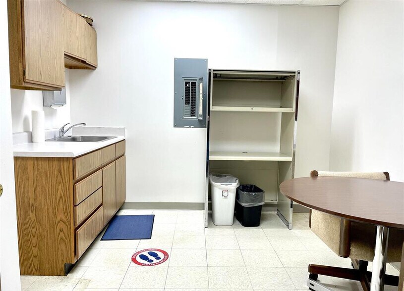 More Photos Of 456 Fulton St, Peoria Office For Sale