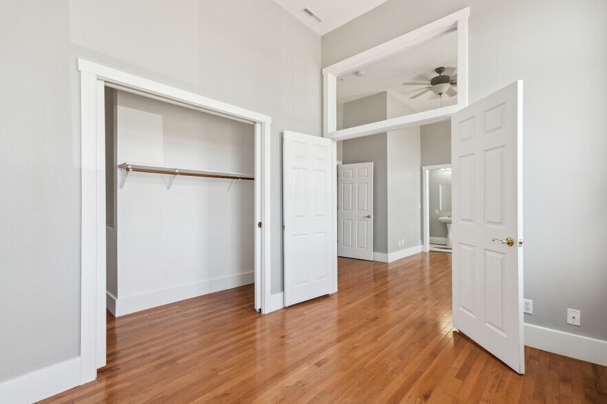 More Photos Of 626-632 Sycamore St, Waterloo Storefront Retail Office For Sale