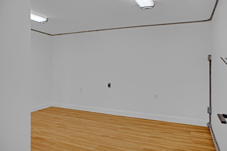 More Photos Of 165 Massachusetts Ave, Lunenburg Fast Food For Sale