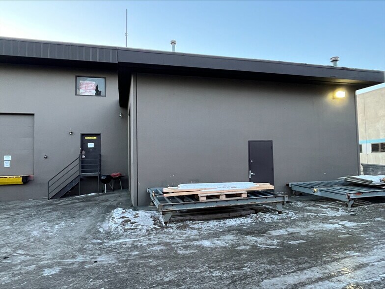 More Photos Of 4025 W 50th Ave, Anchorage Warehouse For Sale