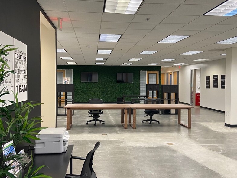 More Photos Of 20100-20200 S Western Ave, Torrance Warehouse For Lease