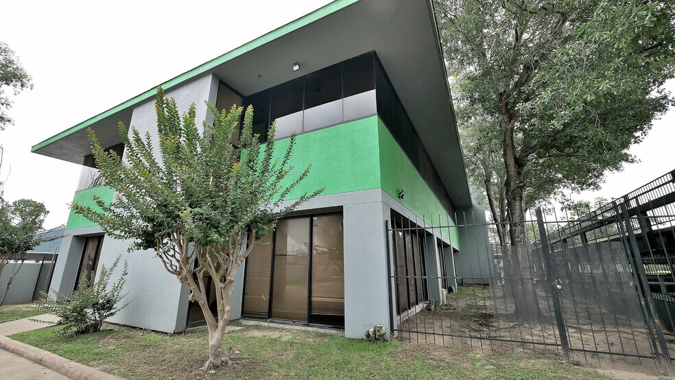 More Photos Of 800 Tully Rd, Houston Office For Lease