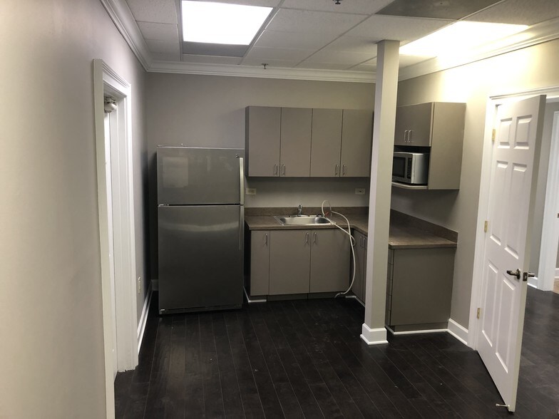 More Photos Of 1640 Powers Ferry Rd SE, Marietta Office For Lease