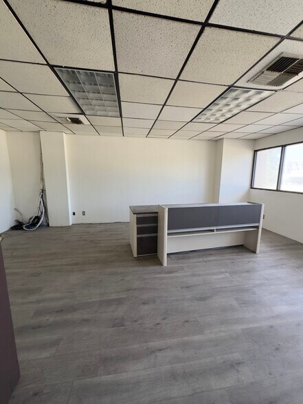 More Photos Of 9245 Glenoaks Blvd, Sun Valley Warehouse For Lease