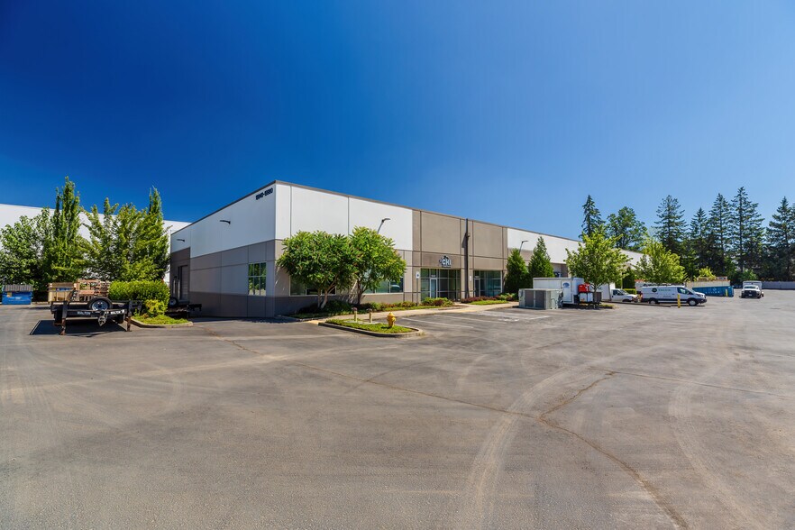 More Photos Of 19850-19990 SW 112th Ave, Tualatin Warehouse For Lease