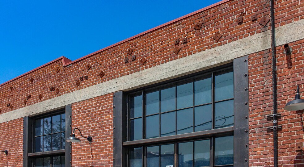 More Photos Of 821-835 E 3rd St, Los Angeles General Retail For Lease