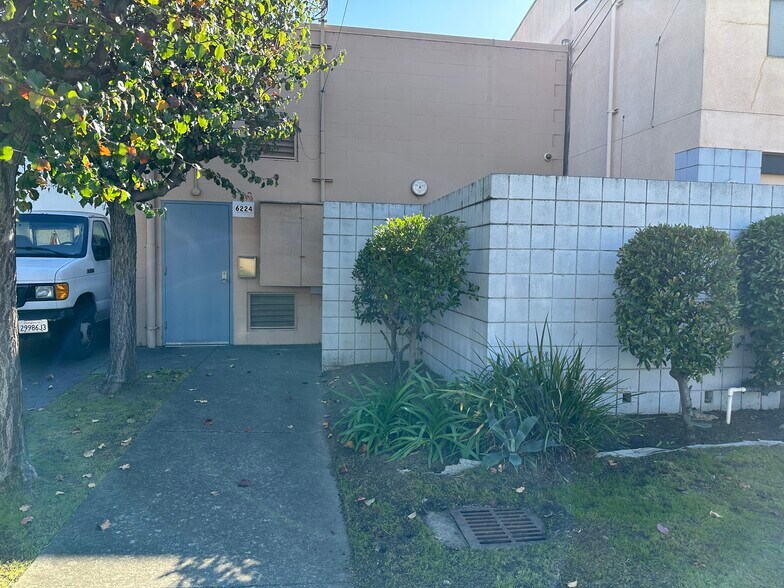More Photos Of 6224 Fresno Ave, Richmond Office For Lease