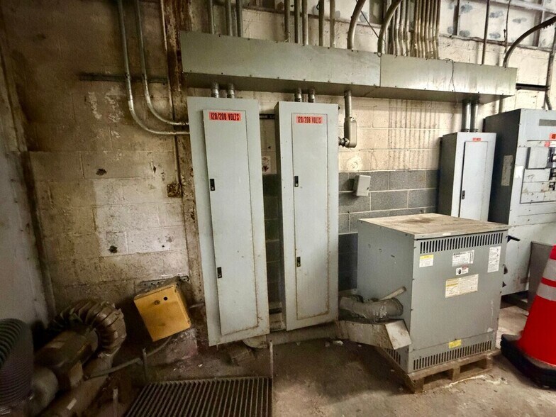 More Photos Of 30 Rockland Park Ave, Tappan Warehouse For Lease