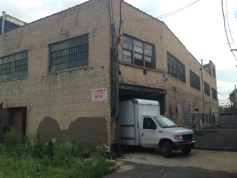 More Photos Of 2106 S Kedzie Ave, Chicago Warehouse For Lease