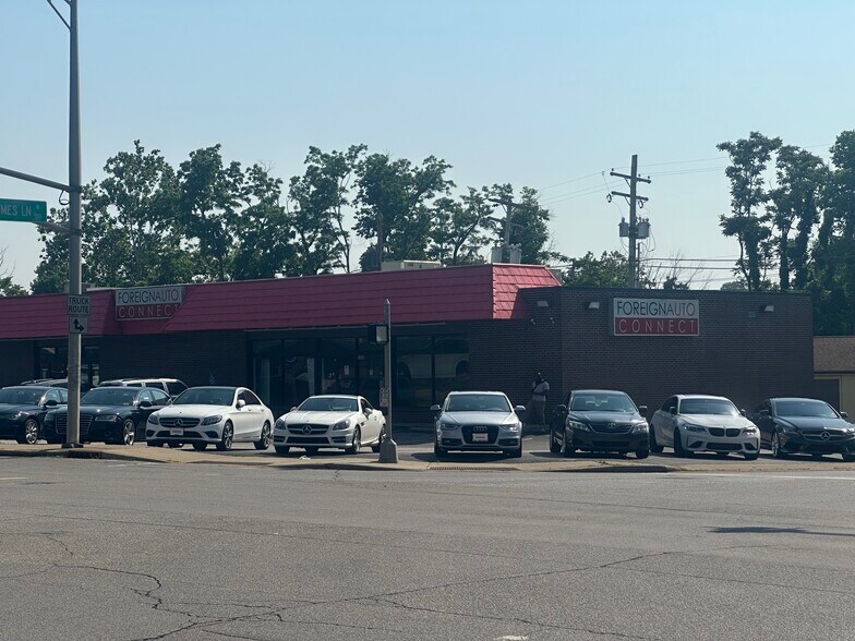 Primary Photo Of 1202 S Walnut St, Bloomington Storefront For Lease