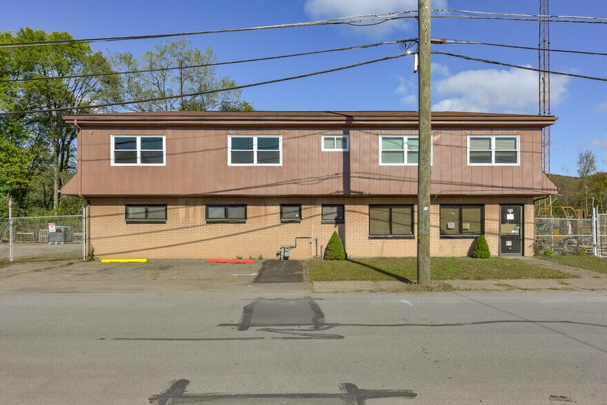 More Photos Of 77 N Market St, Nanticoke Distribution For Lease