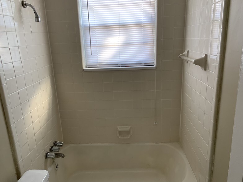 More Photos Of 1055 Merriwether Ave, Memphis Apartments For Sale