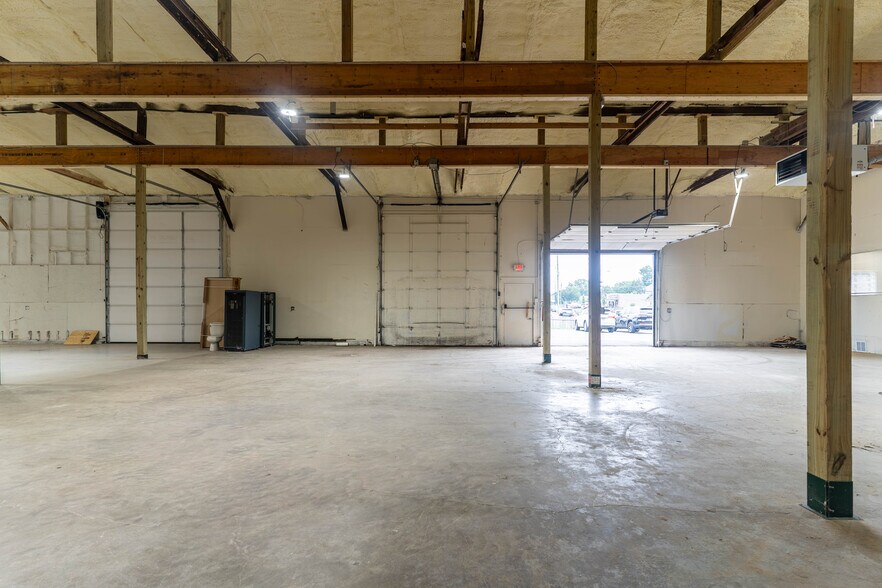 More Photos Of 415 S Kansas Ave, Olathe Warehouse For Lease