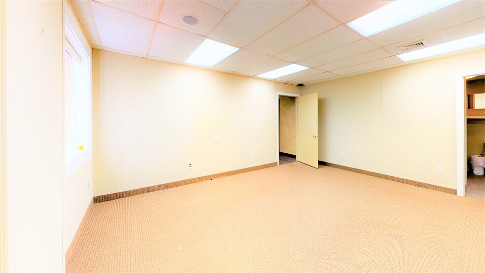 More Photos Of 43 Franklin St, East Hartford Warehouse For Lease