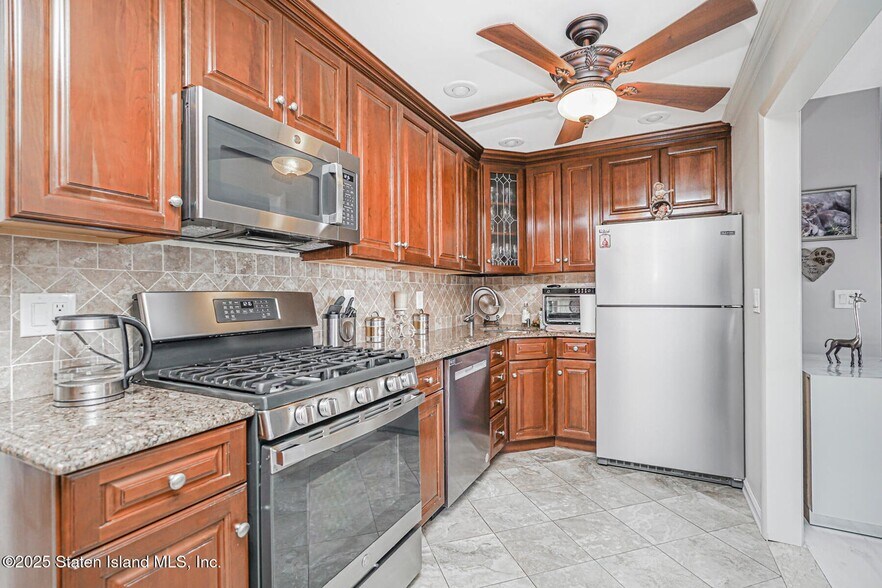 More Photos Of 7344 Amboy Rd, Staten Island Multifamily For Sale